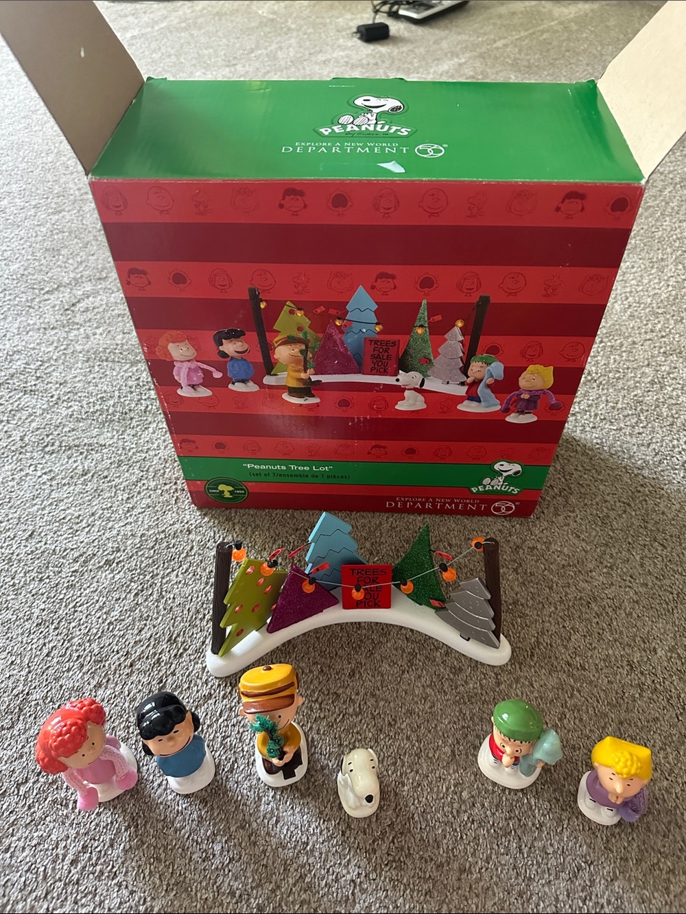 Peanuts Department 56 Tree lot set